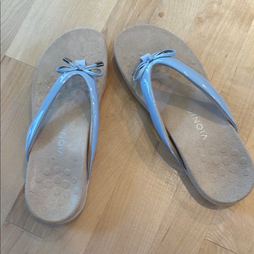 Vionic Blue and Tan Sandals with Minimalist Design